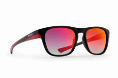 occhiale-di-moda-con-lenti-specchiate-trend-rosso